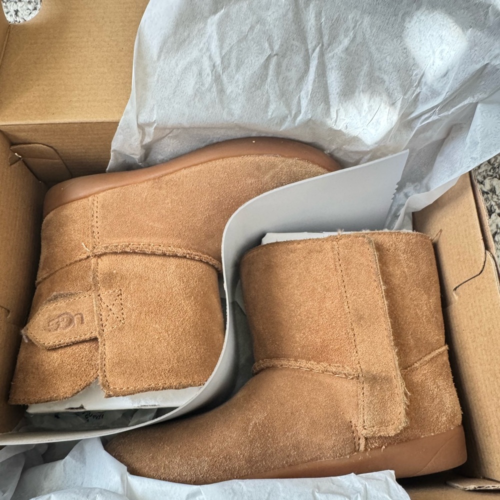UGG kids - Keelan boot (Size 9 - Walker) in Chestnut